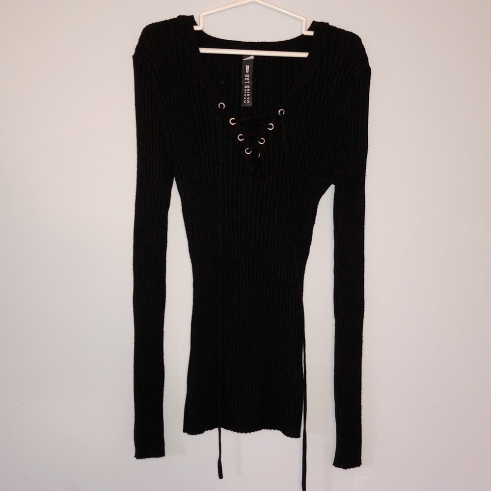Black long sleeve v-neck